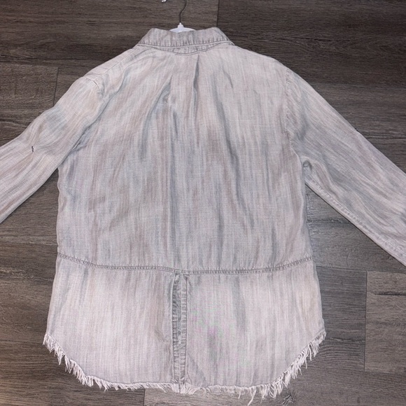 Bella Dahl Soft Tencel Button Front Shirt w/Frayed Hem Size Medium Chambray Grey - Picture 10 of 15
